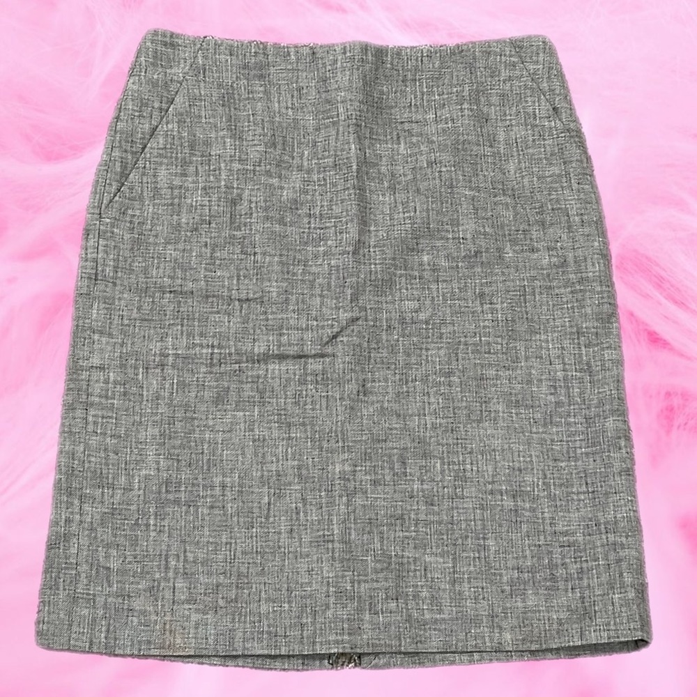 Professional and Sleek Knee Length Skirt in Beige Size Petite 0P Banana Republic